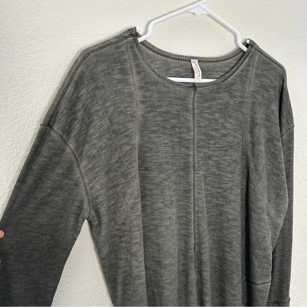 FP Movement‎ Lay Up Olive Green Grey Long Sleeve Back Cutout Thumbhole Top L